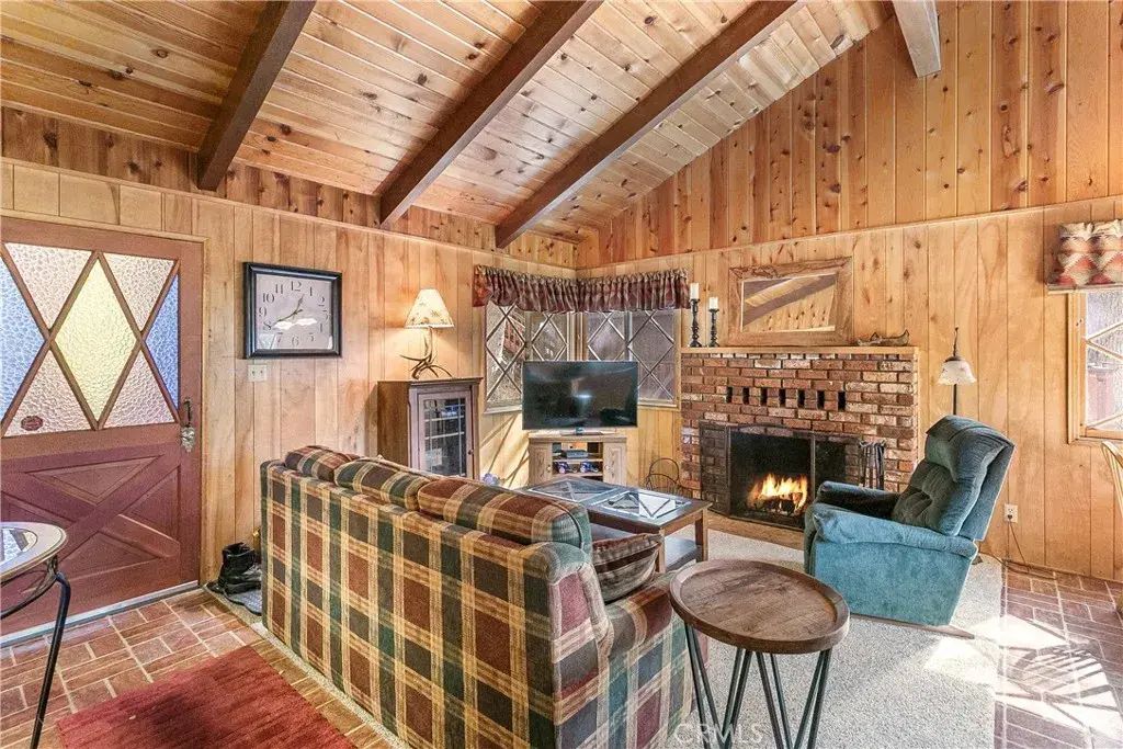 748 Lake, Lake Arrowhead