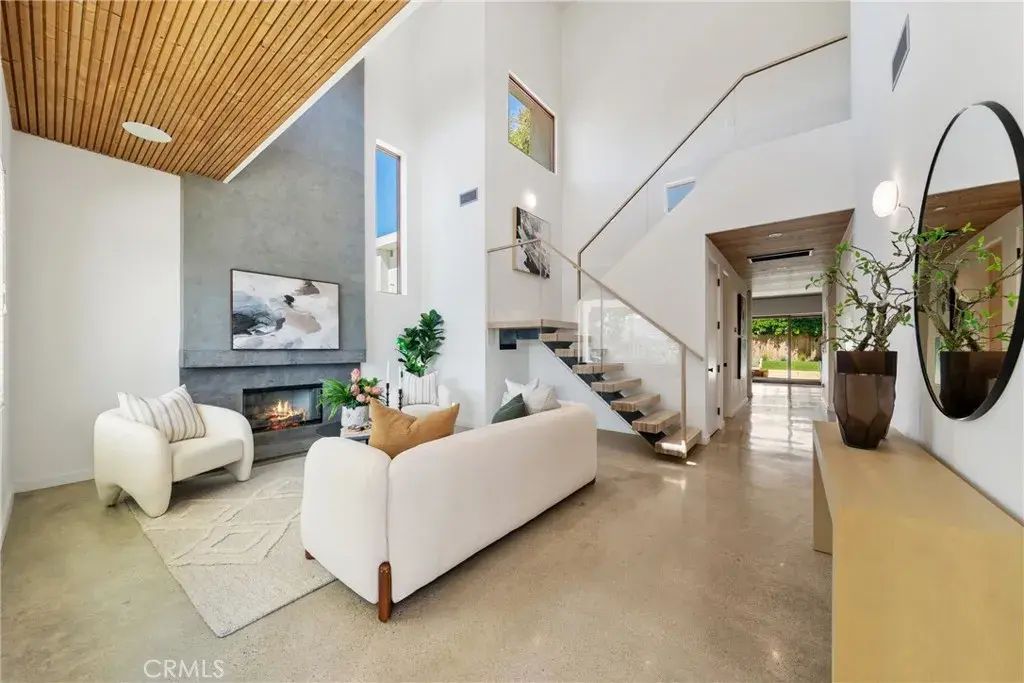 12123 Iowa, Los Angeles