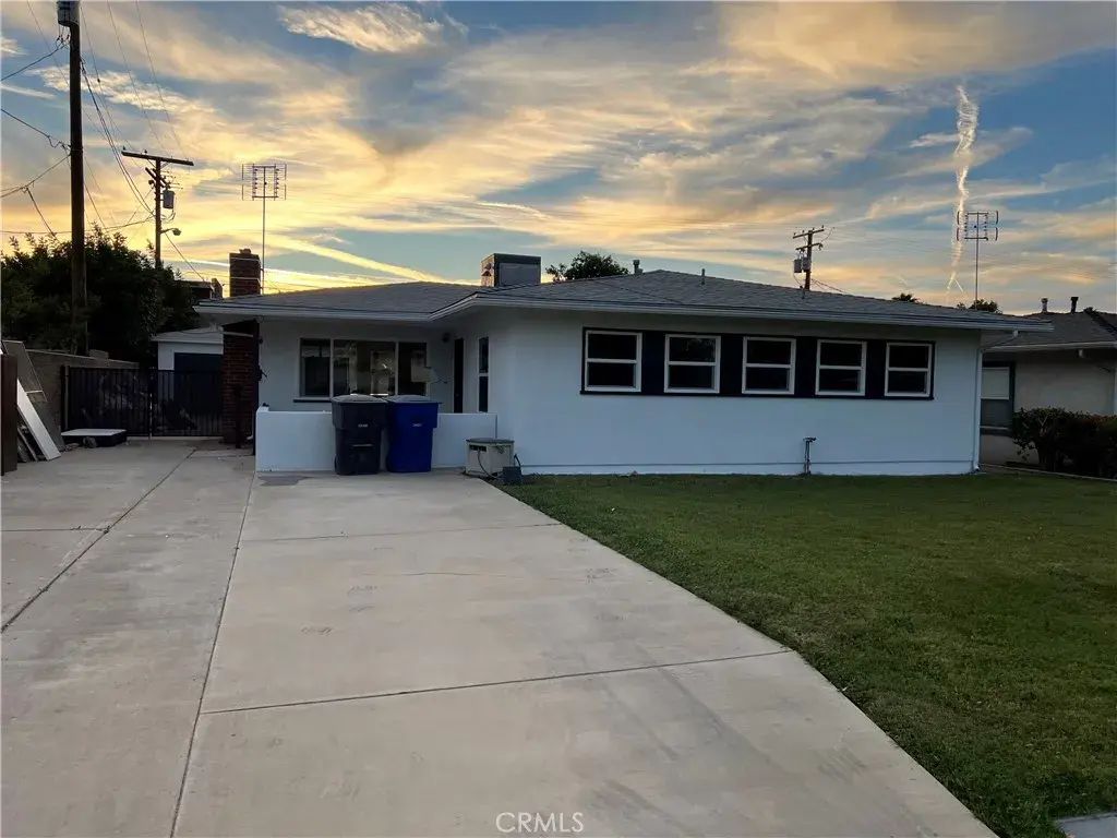 6975 Yellowstone, Riverside