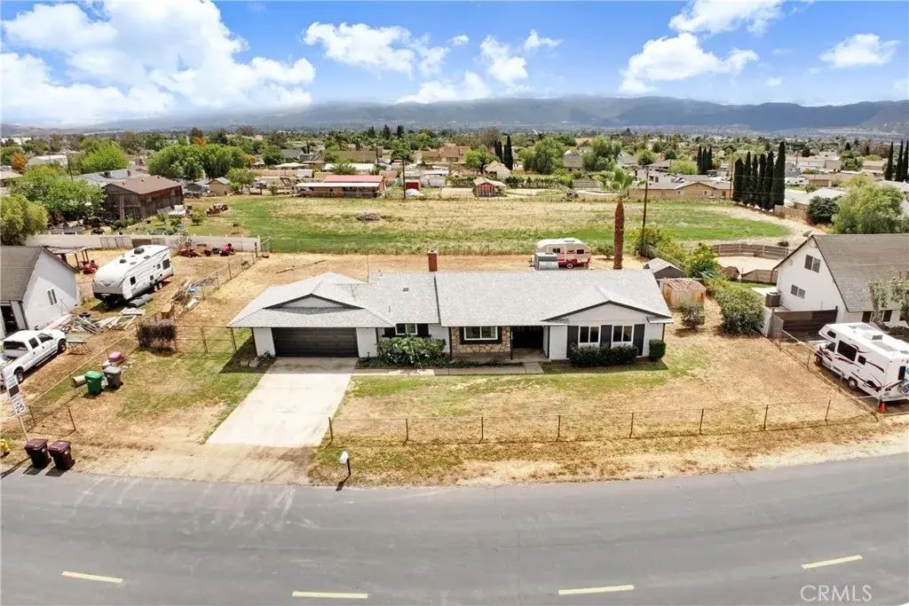 3100 Kips Korner, Norco