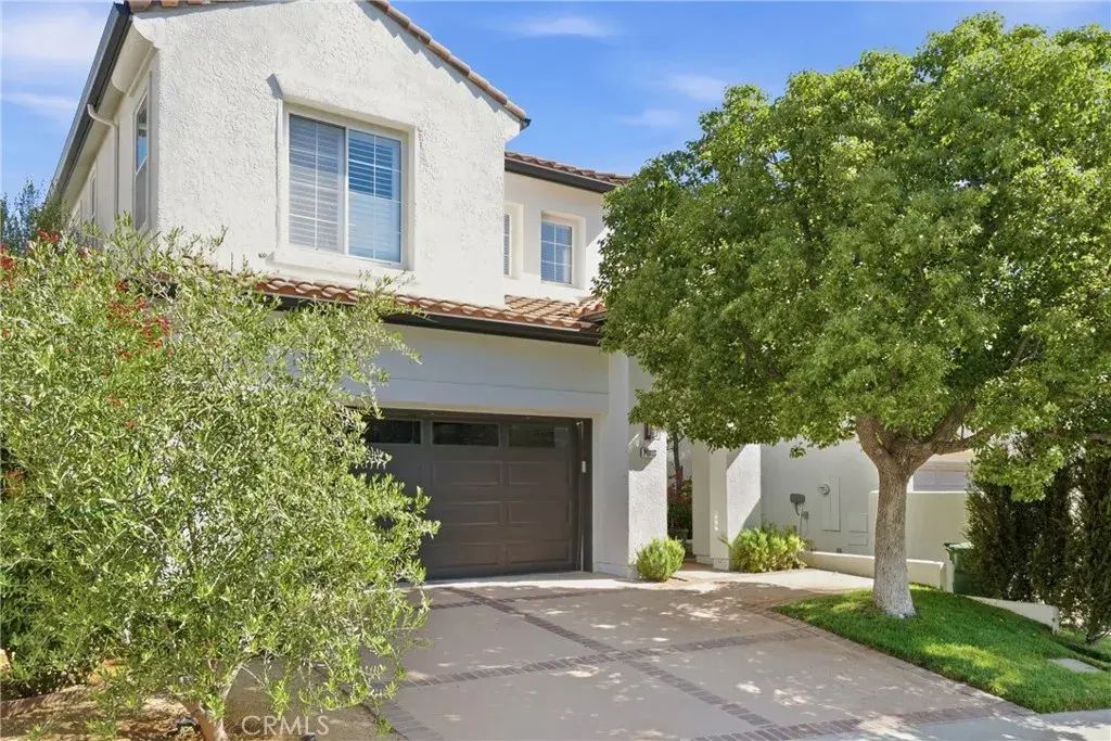 24813 Calle Cedro, Calabasas