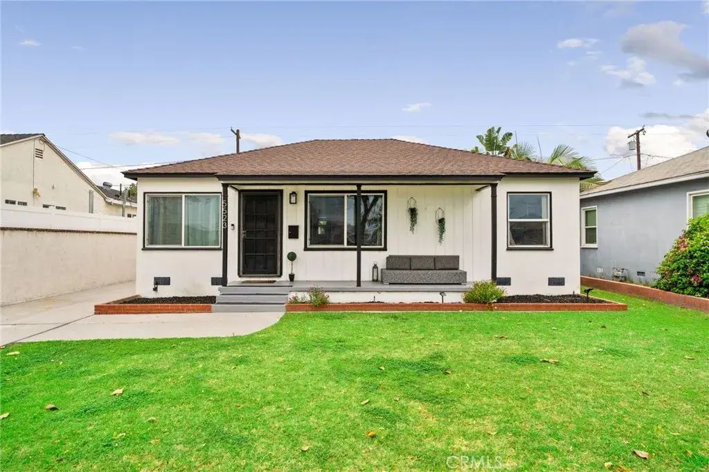 5523 Lakewood Boulevard, Lakewood