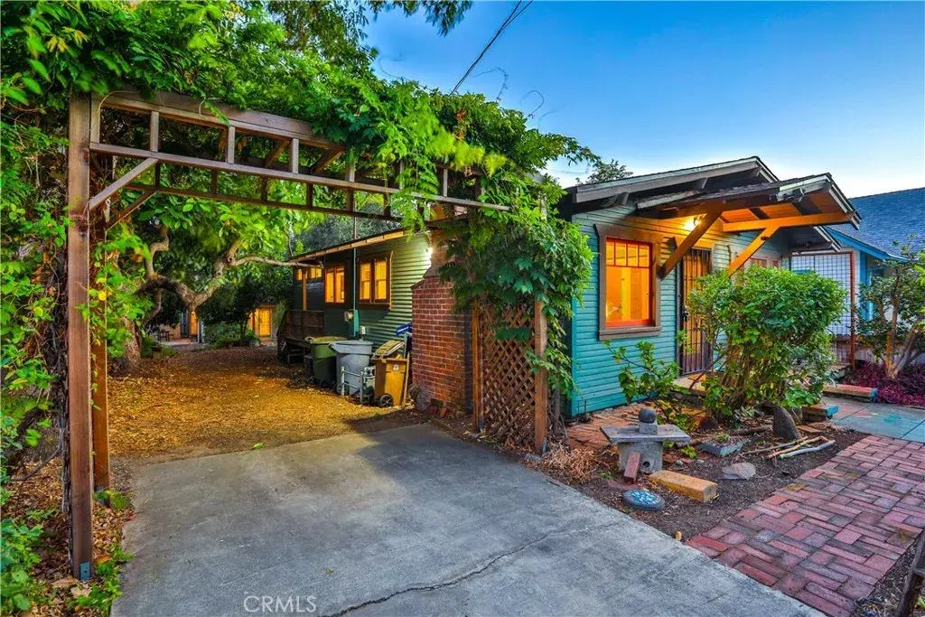 336 W 8th Street, Claremont