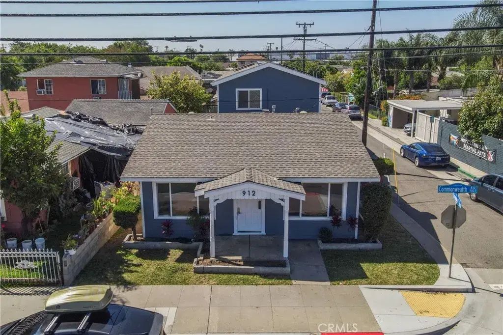 912 E Commonwealth, Fullerton