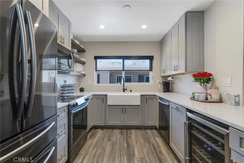 5232 Corteen Pl 17, Valley Village