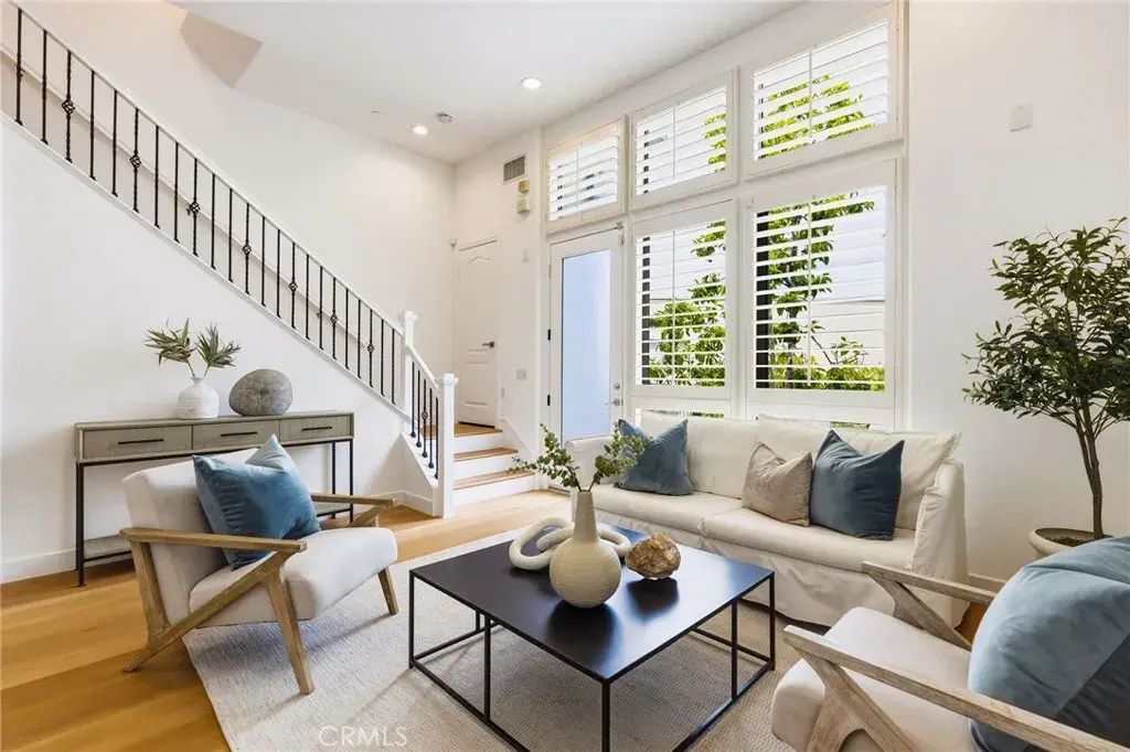 5401 W 149th Place 13, Hawthorne