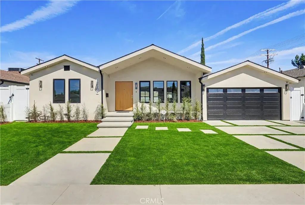 12509 Emelita, Valley Village