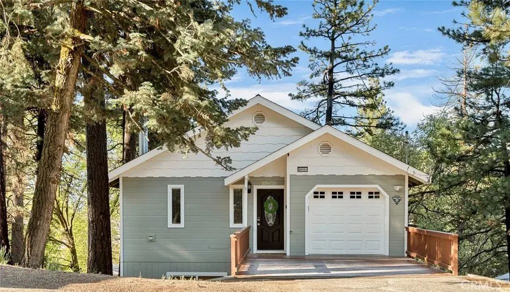 30701 Knoll View, Running Springs
