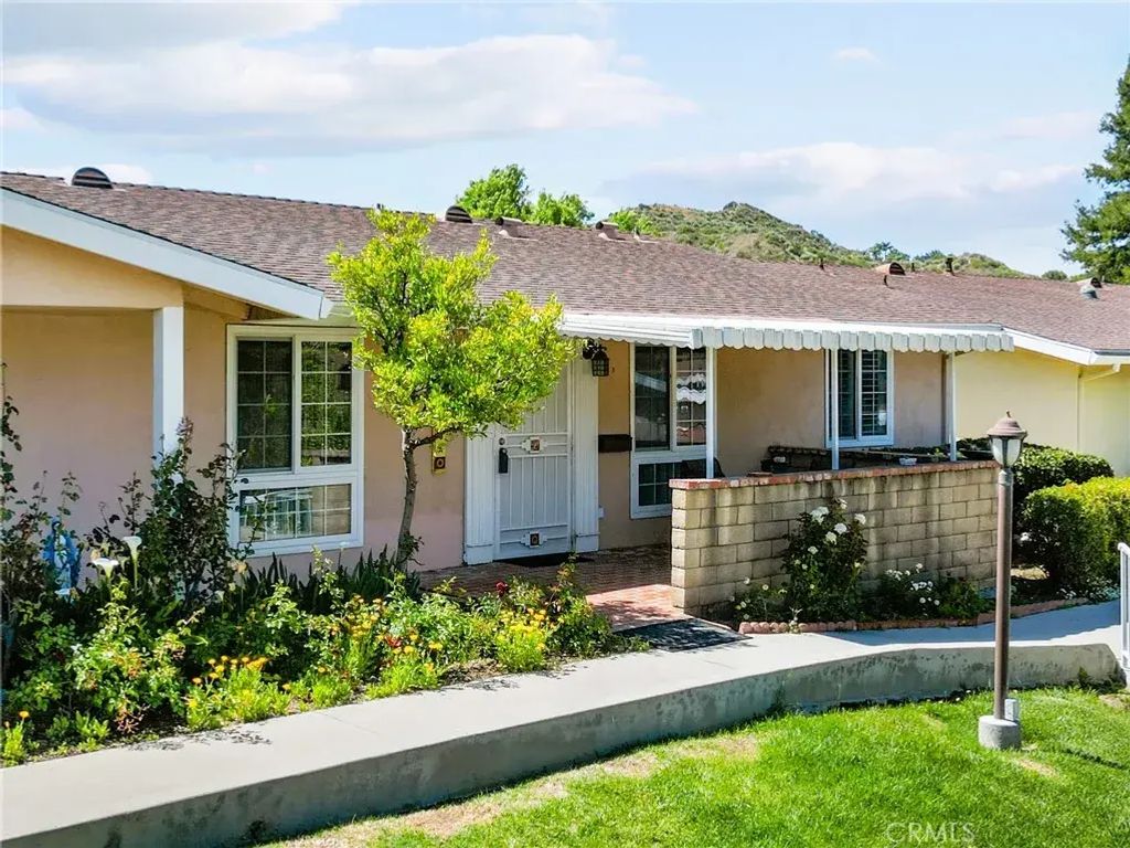 19163 Avenue Of The Oaks A, Newhall