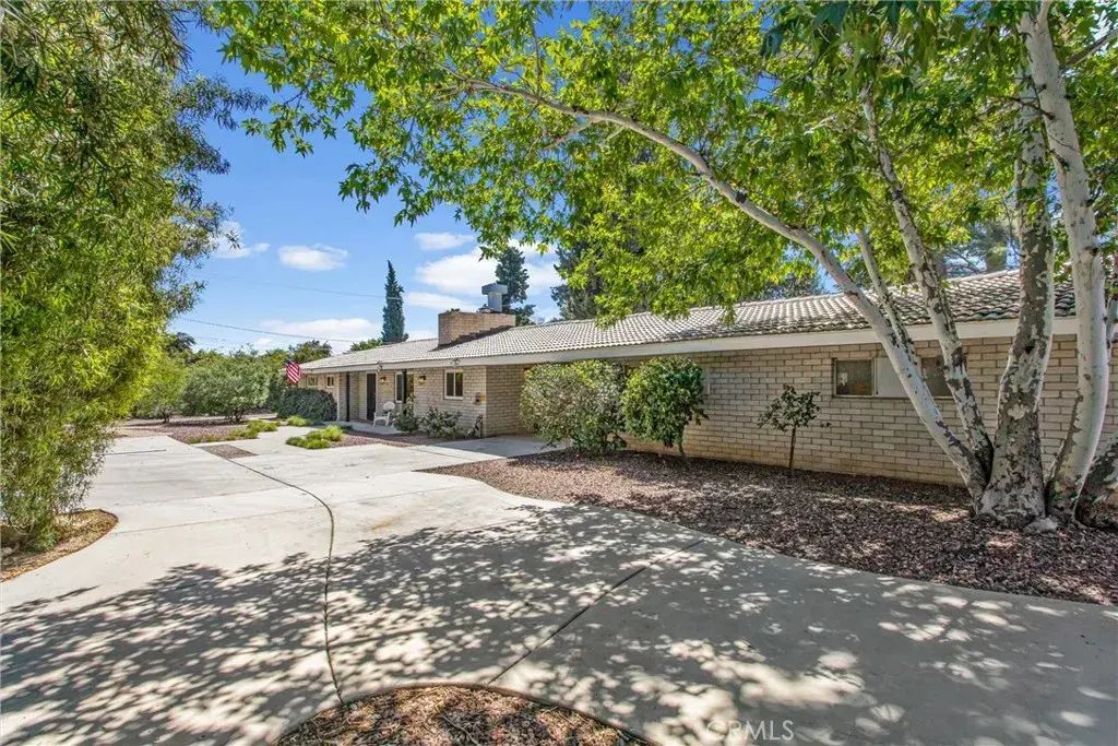 90 Summit, Banning
