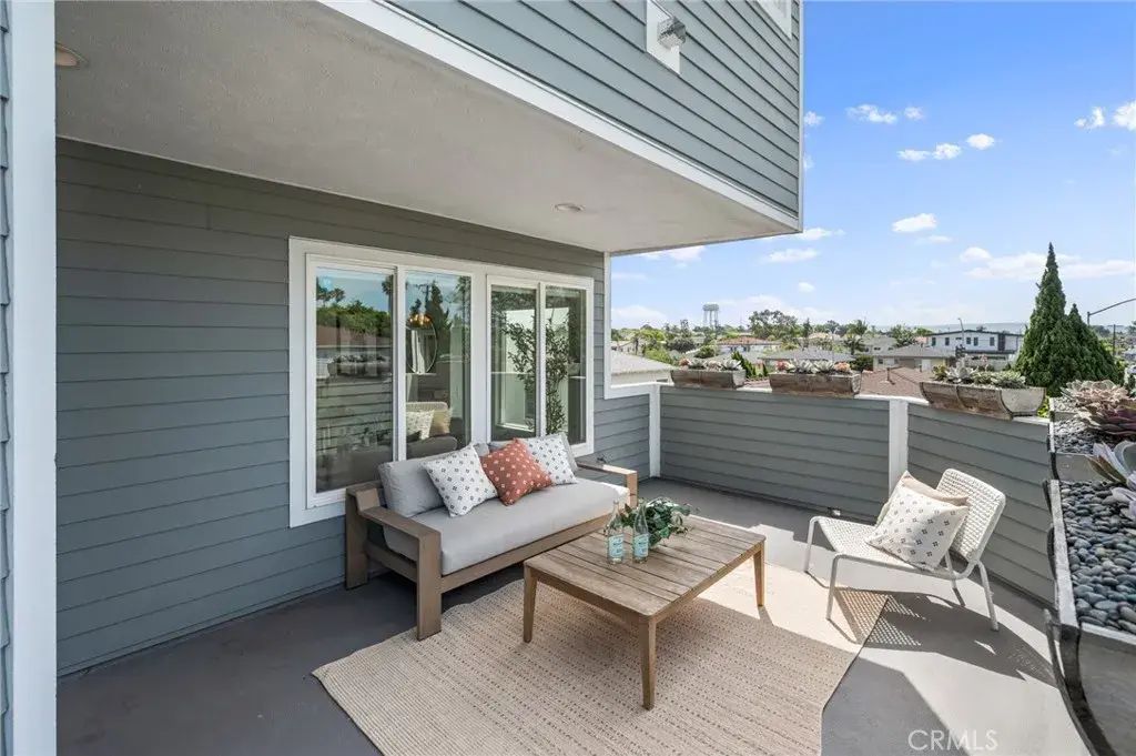 1300 12th Street E, Manhattan Beach