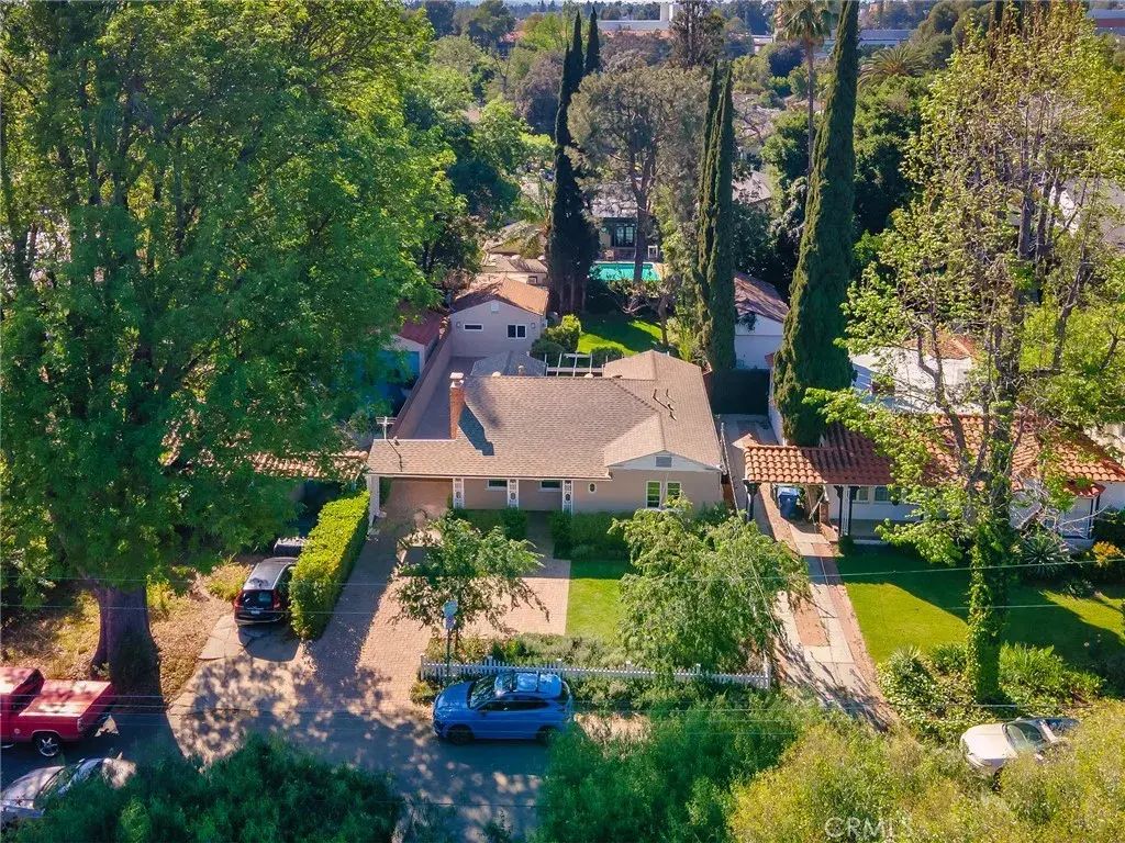 5233 Lemp Avenue, Valley Village
