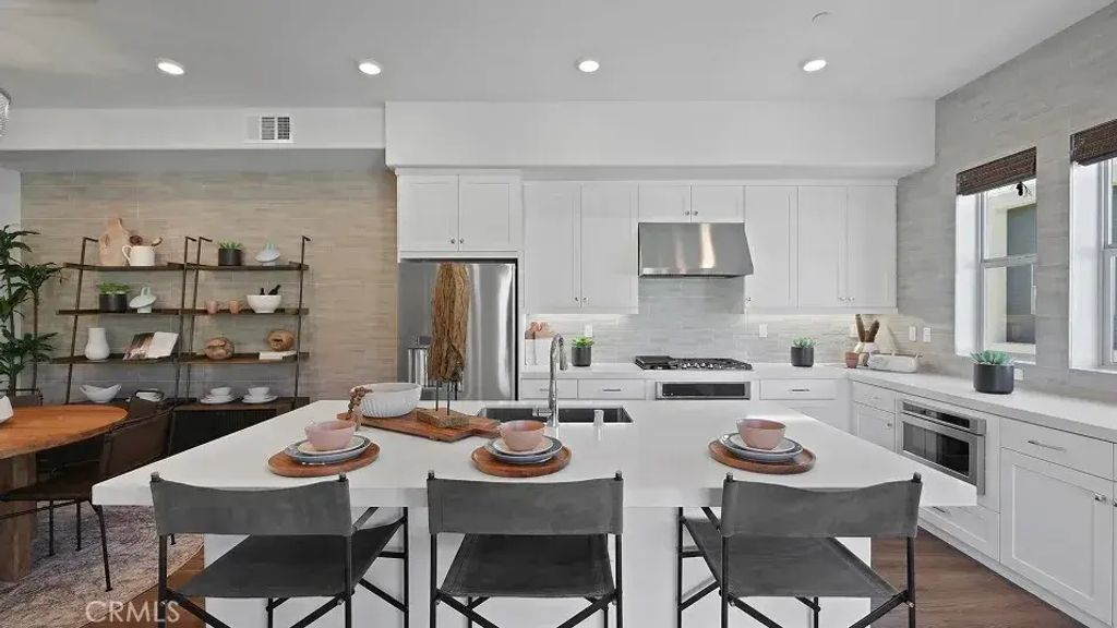 785 Walnut Terrace, Montebello