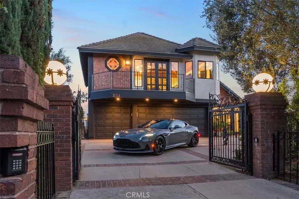 834 Moorside Drive, Glendale