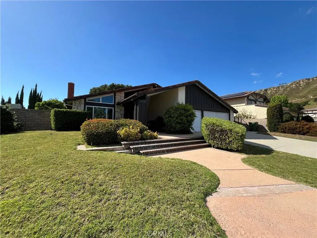 11735 La Tierra Court, Porter Ranch