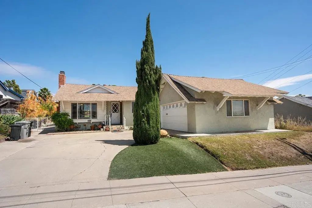 2735 Kausman Street, 