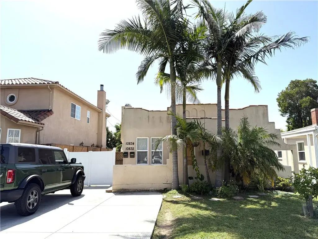 10832 Westminster, Los Angeles