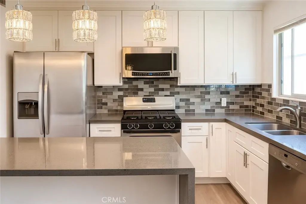 6301 Coldwater Canyon, Valley Glen