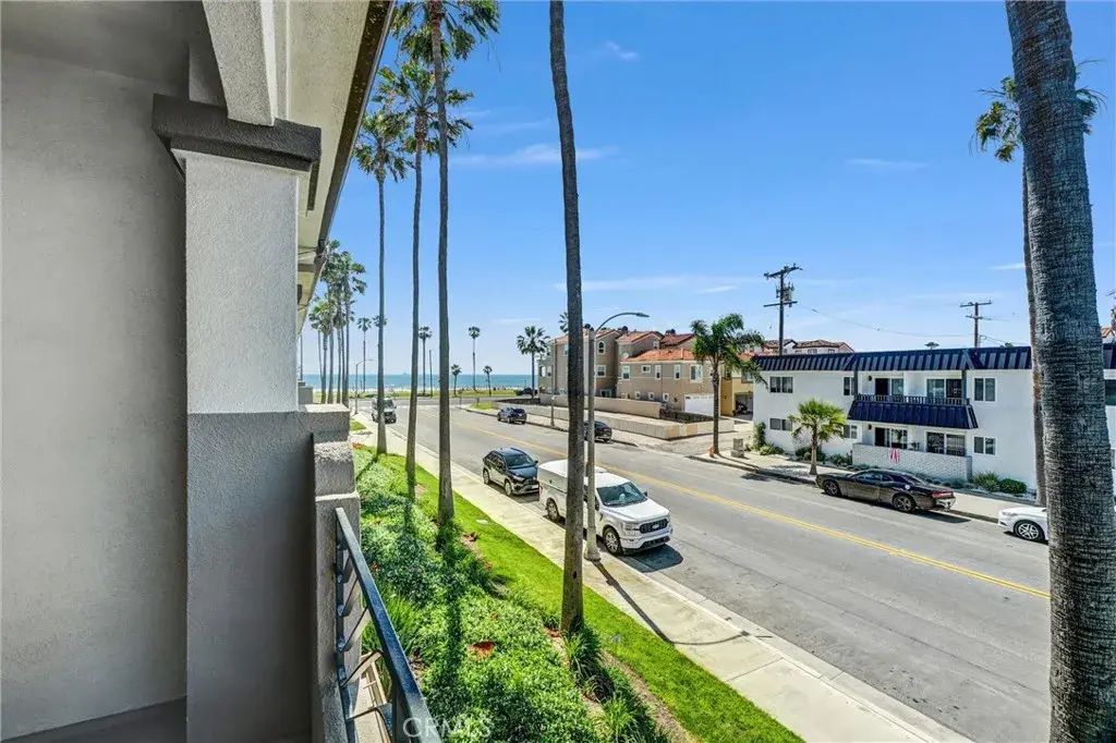 1516 Pacific Coast Highway 103, Huntington Beach