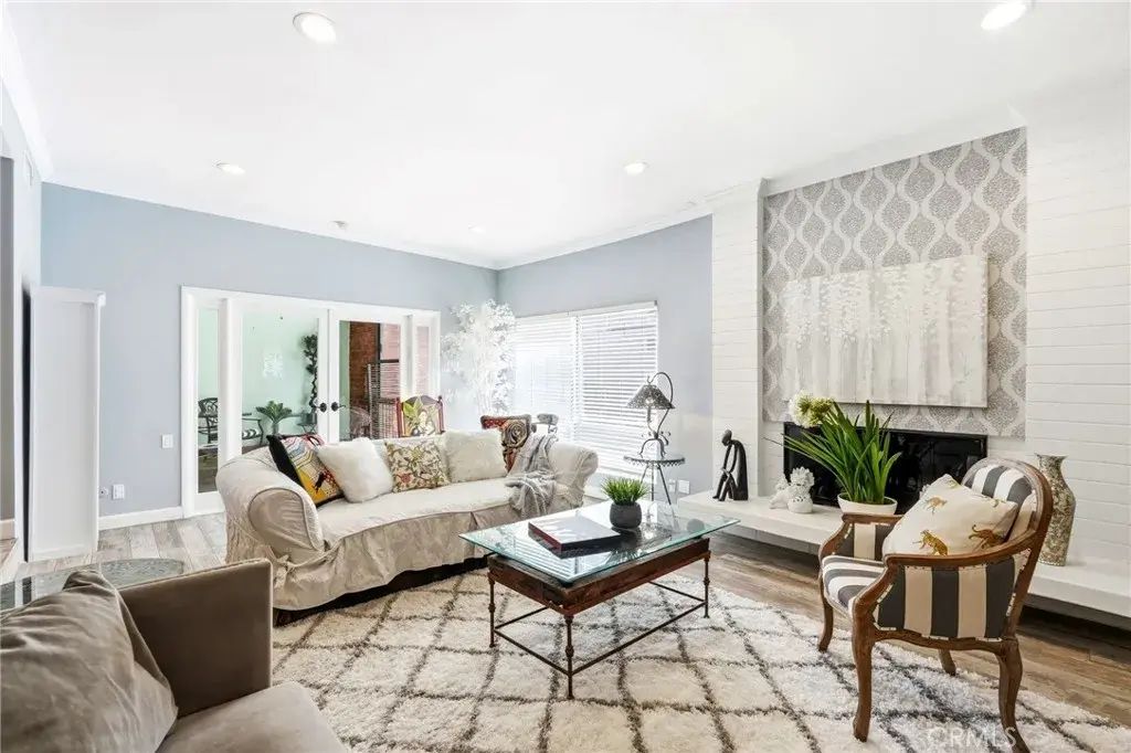 4807 Woodley Avenue 303, Encino