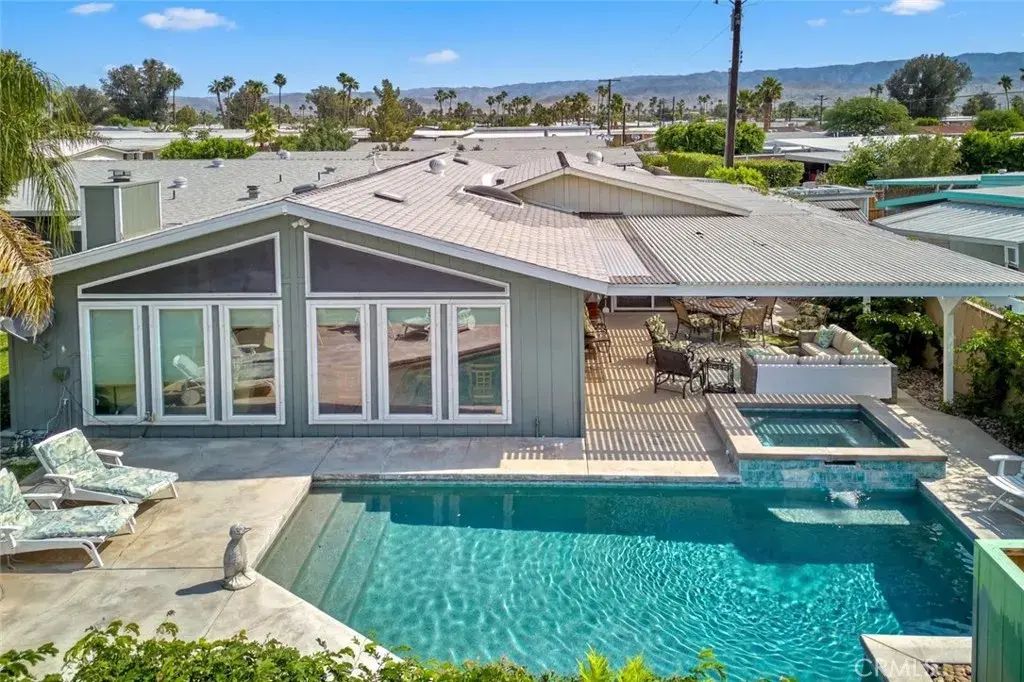 33540 Barcelona, Thousand Palms