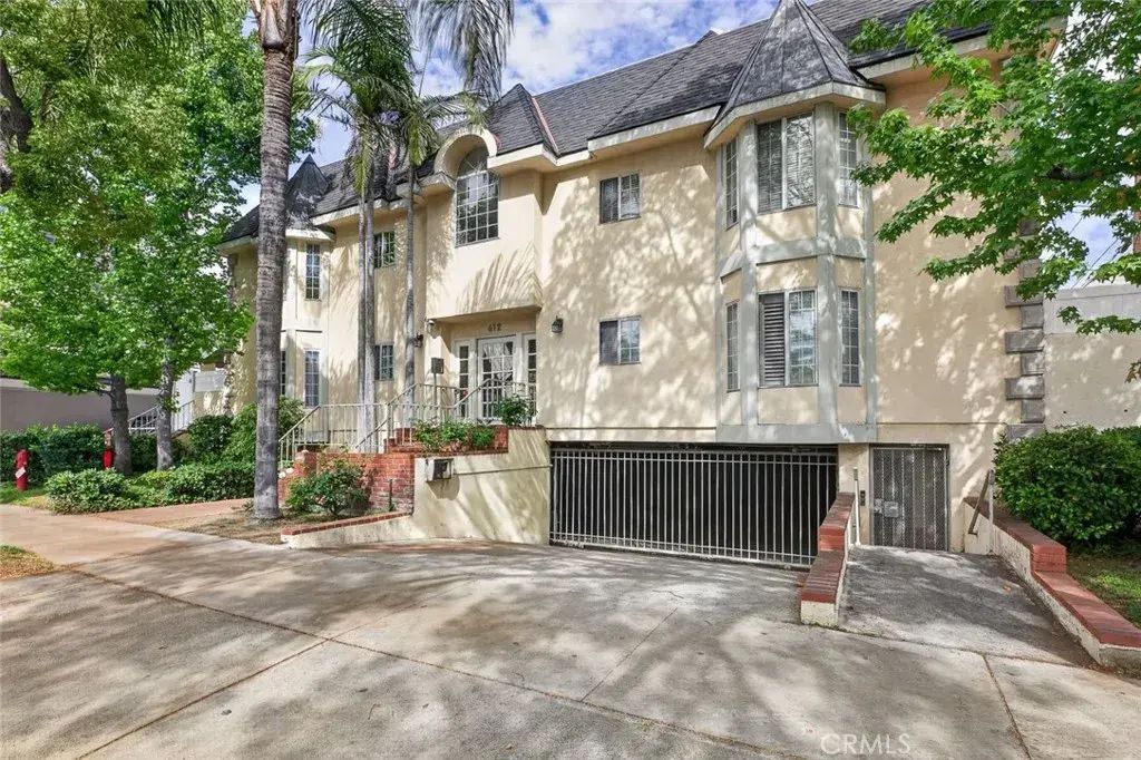 612 N Columbus Avenue 104, Glendale