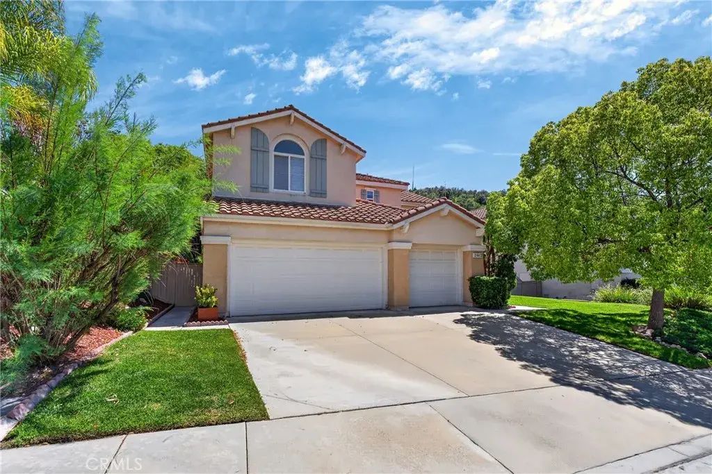 21012 Oakriver, Newhall