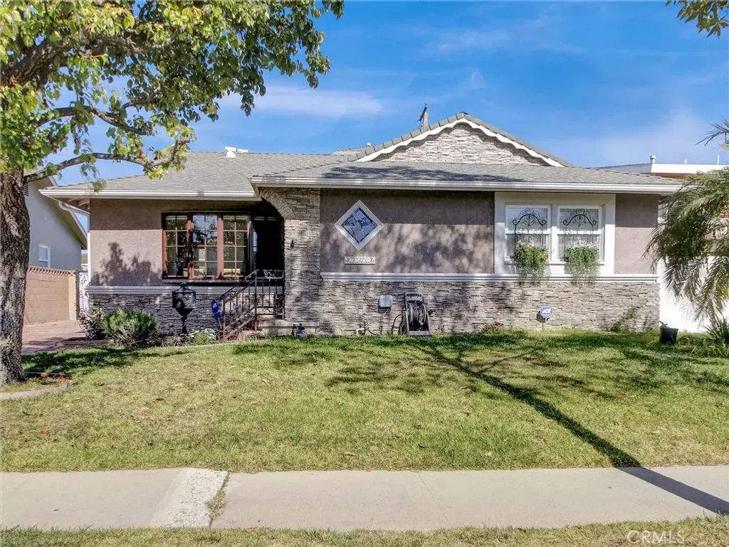 21718 Ladeene, Torrance