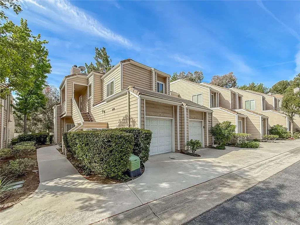 24524 Mcbean 14, Valencia