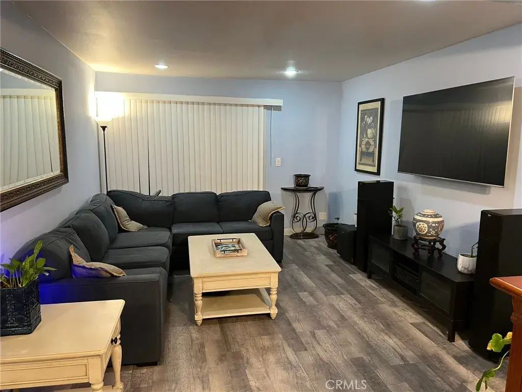 18620 Hatteras Street 113, Tarzana