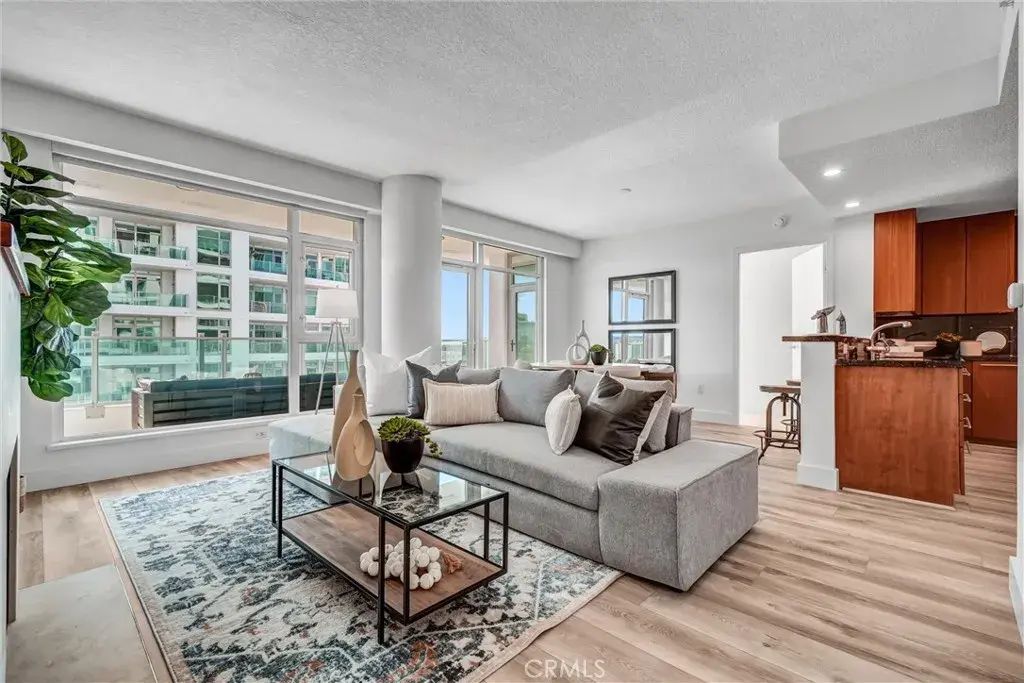 3141 Michelson 1306, Irvine