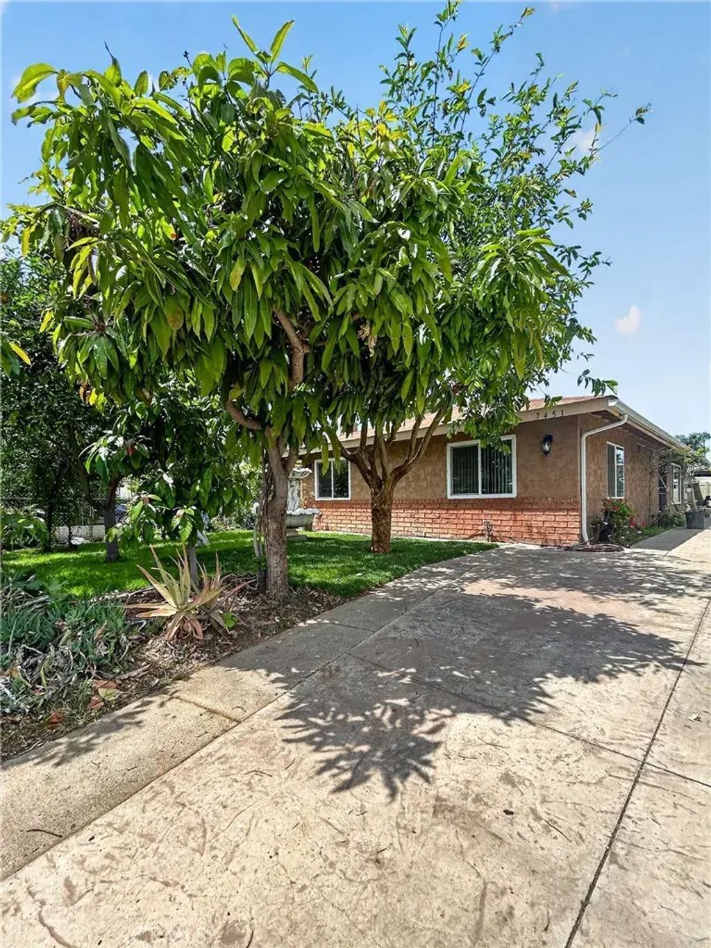 7451 Diamond, Riverside