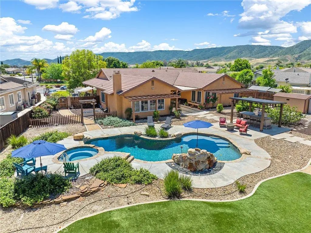 42260 Chisolm Trail, Murrieta