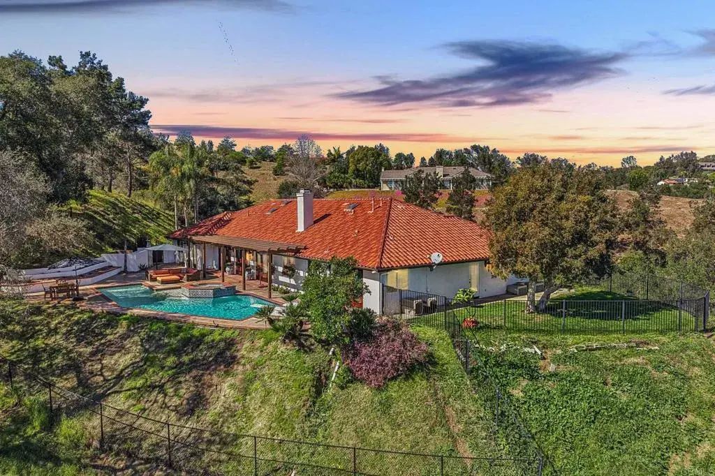 707 S Live Oak Park Road, Fallbrook