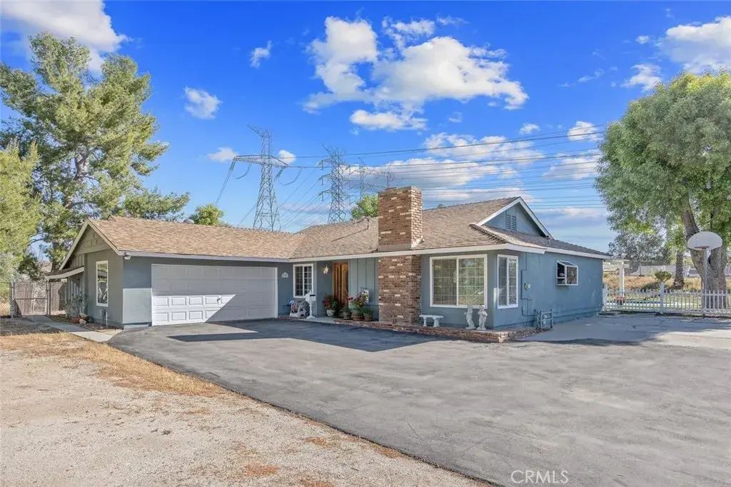 27971 Featherstar, Saugus