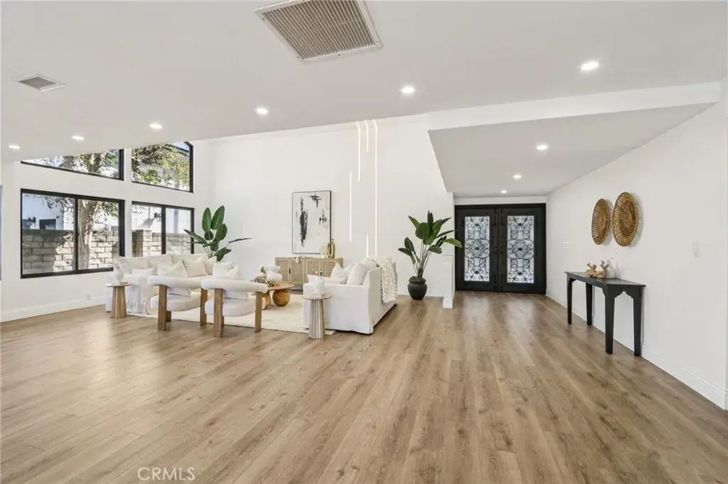 22925 Styles, Woodland Hills