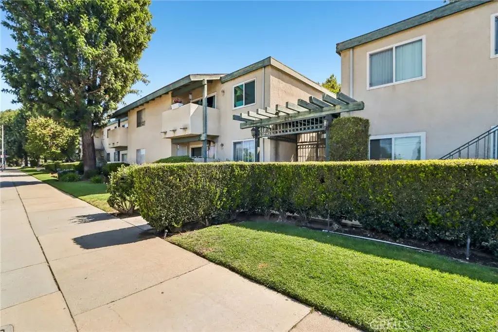 10636 Woodley 43, Granada Hills