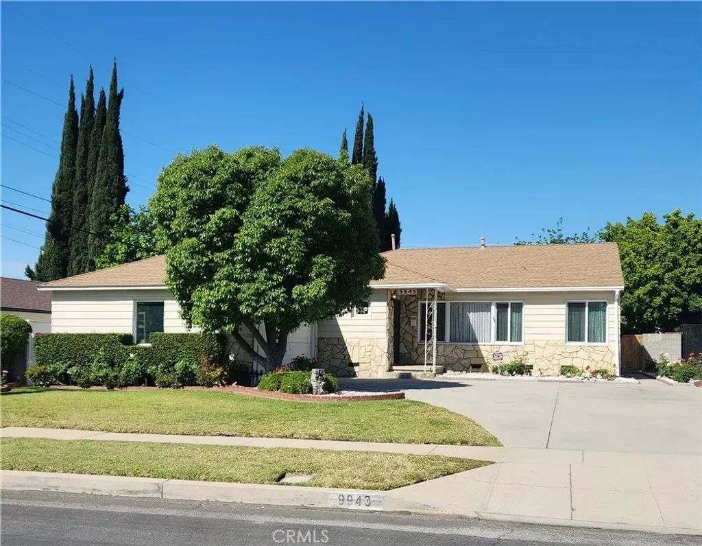 9943 Kester, Mission Hills (san Fernando)