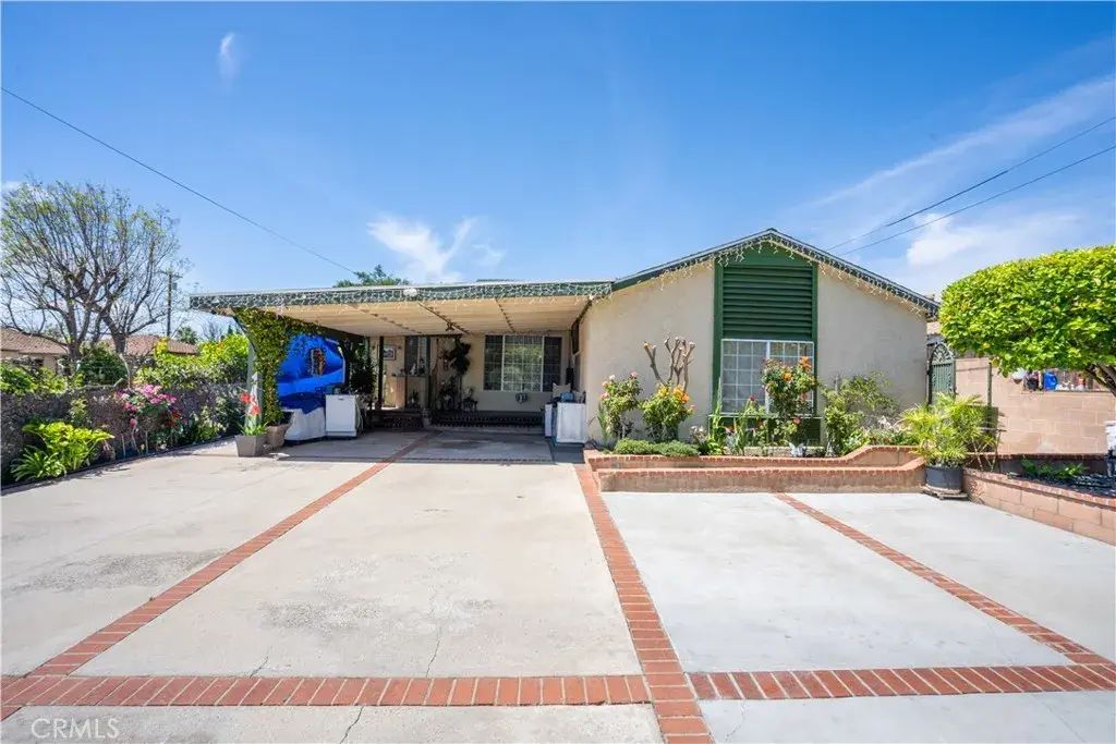12849 Montague, Pacoima