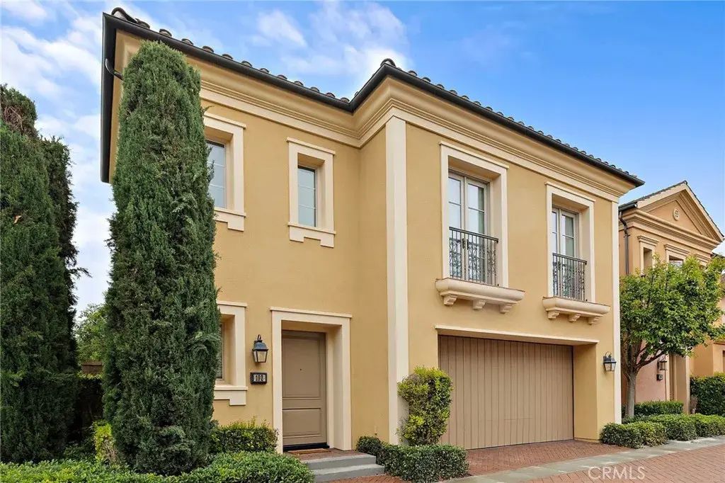 102 Bianco, Irvine