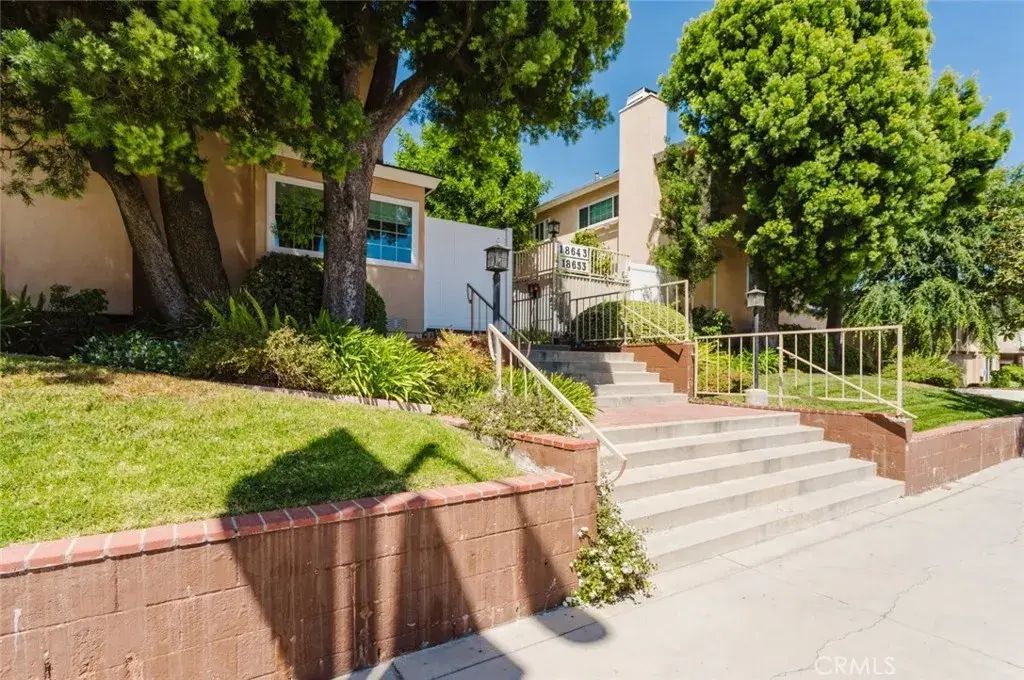 18643 Burbank 7, Tarzana
