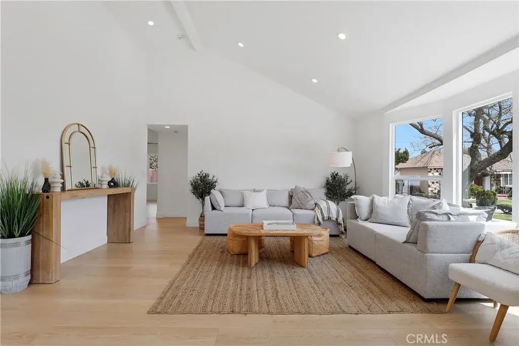 1100 E 124th, Los Angeles