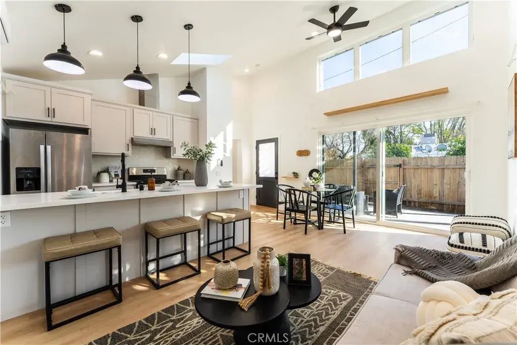 16124 San Fernando Mission Blvd, Granada Hills