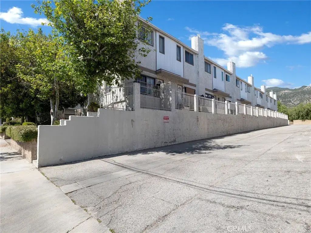 14291 Foothill Boulevard 9, Sylmar