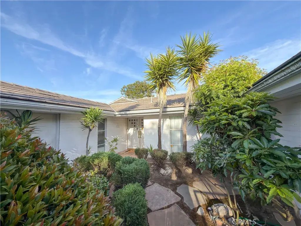 4 Eastfield, Rolling Hills