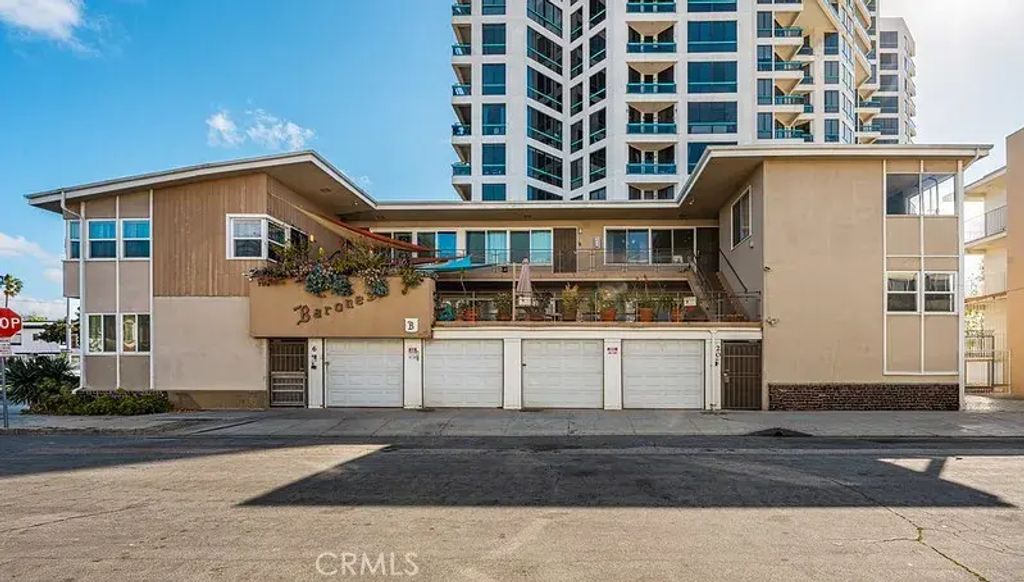 6 7th, Long Beach