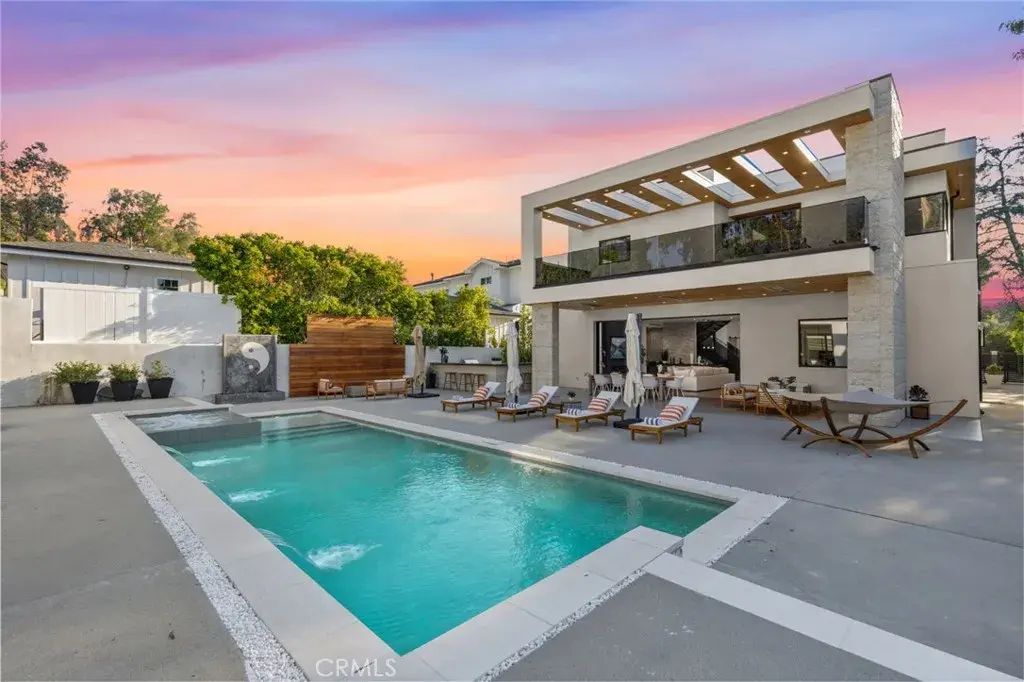 5702 Melvin Avenue, Tarzana