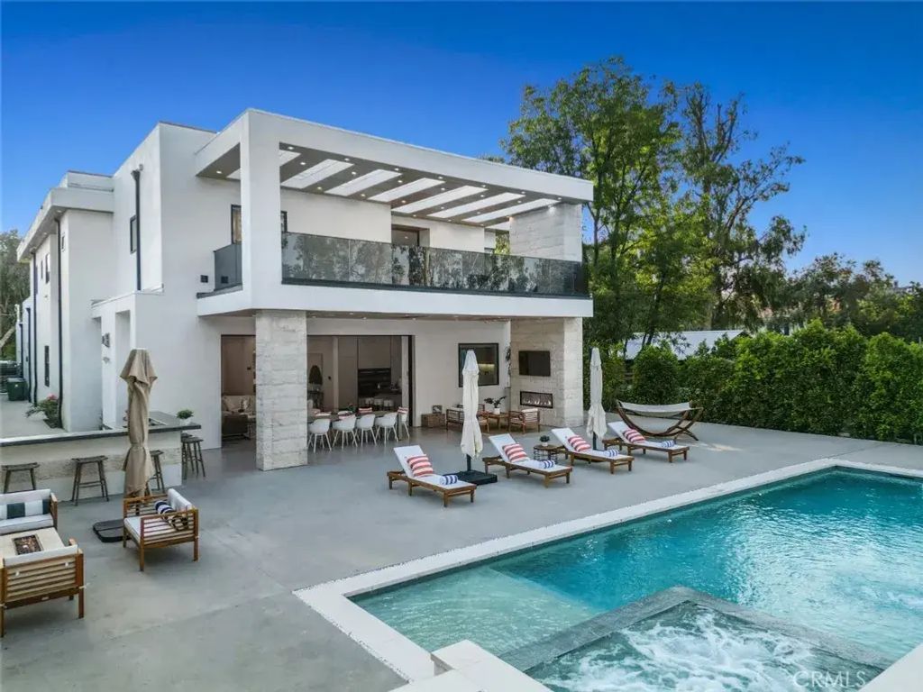 5702 Melvin Avenue, Tarzana
