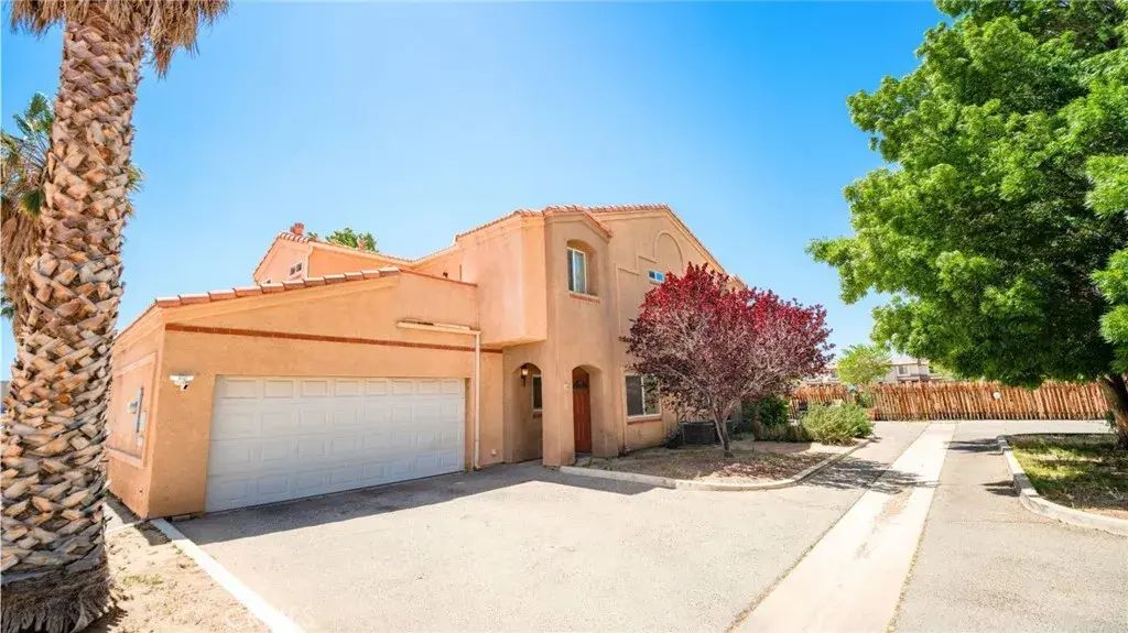 2320 E Avenue Q4 56, Palmdale