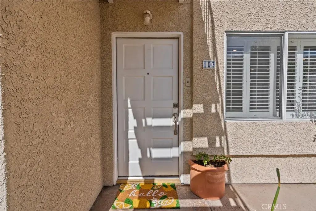 4558 Willis 103, Sherman Oaks